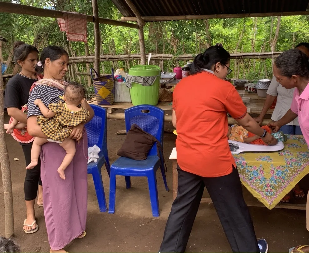 Kegiatan posyandu di Watu Nggene, Manggarai Timur.